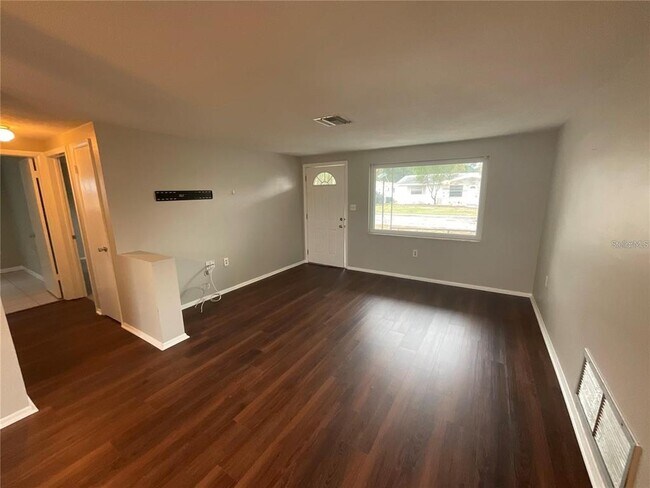 Building Photo - 3335 Coldwell Dr