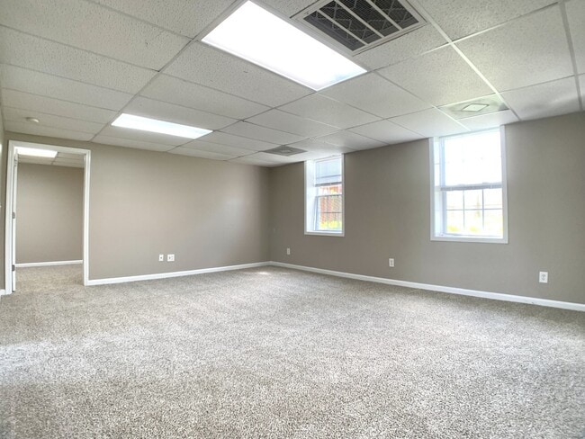 Building Photo - Flagstone Drive