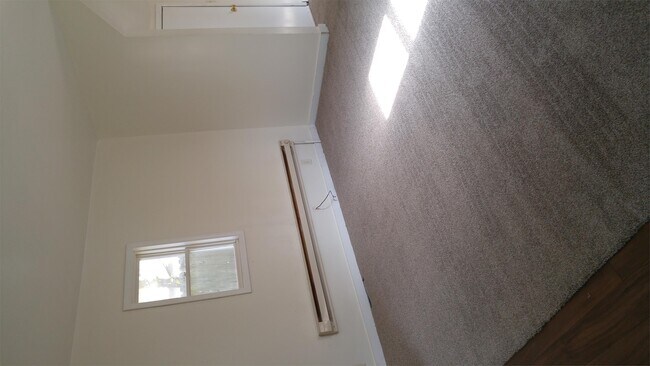 Building Photo - 5009 Hoagland Ave