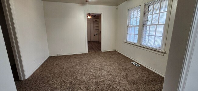 Building Photo - WONDERFUL 3 BEDROOM HOME FOR RENT IN OKC!!