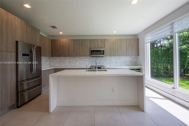 Building Photo - 6839 NW 103rd Ave