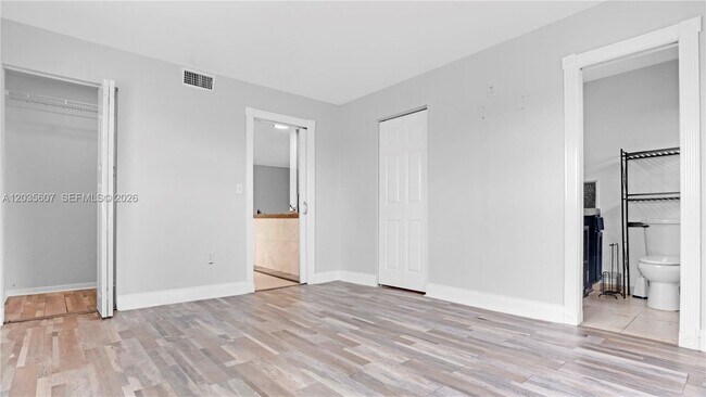 Building Photo - 7925 Carlyle Ave