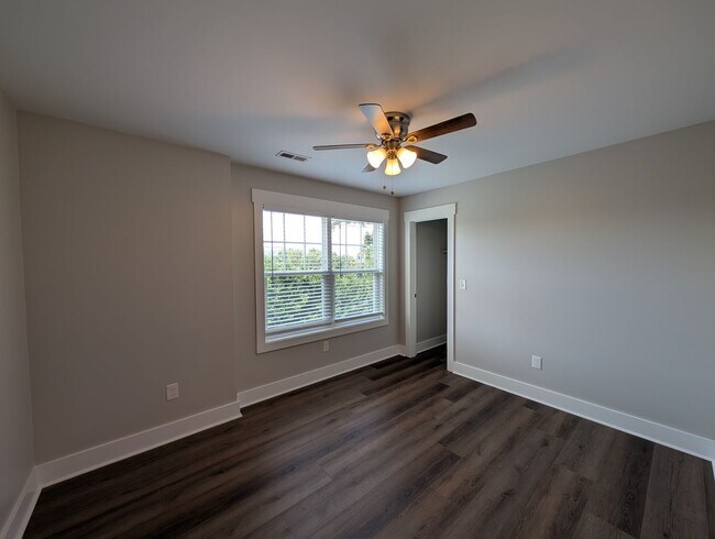 Building Photo - Asheville Rental-Oakley Area