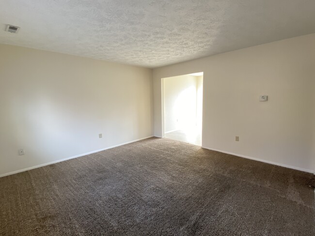 Building Photo - 5033 W Pea Ridge Rd