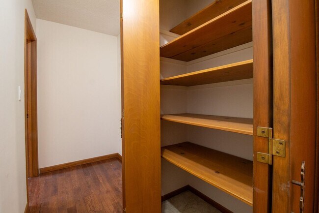 Building Photo - 4 Bed 3 Bath 2 Car Garage-1/2 off 1st Mont...