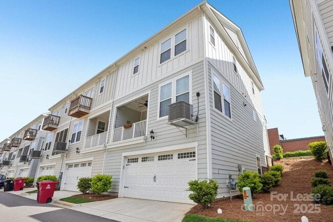 Building Photo - 562 Amalfi Dr