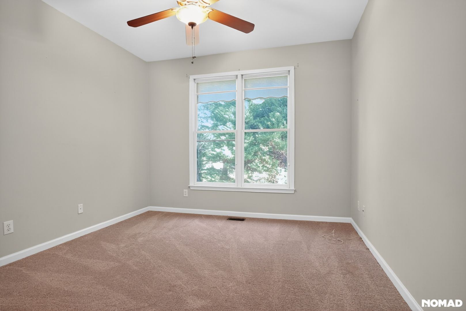 Building Photo - 838 Valley Dr