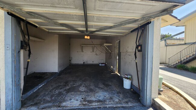 Building Photo - Move in Ready!!