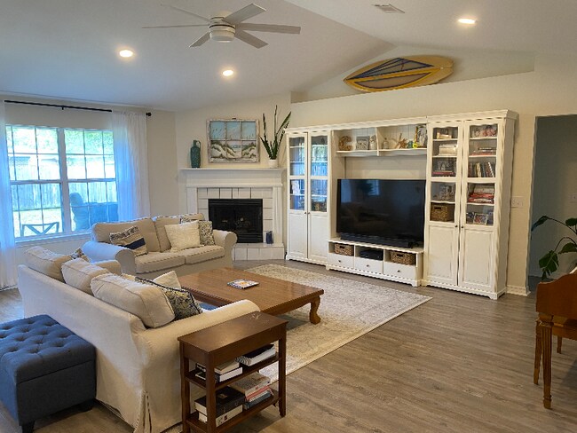 Building Photo - 1150 Old Nursery Way