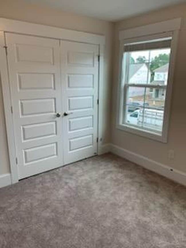 Building Photo - Available Rental located in desirable area...