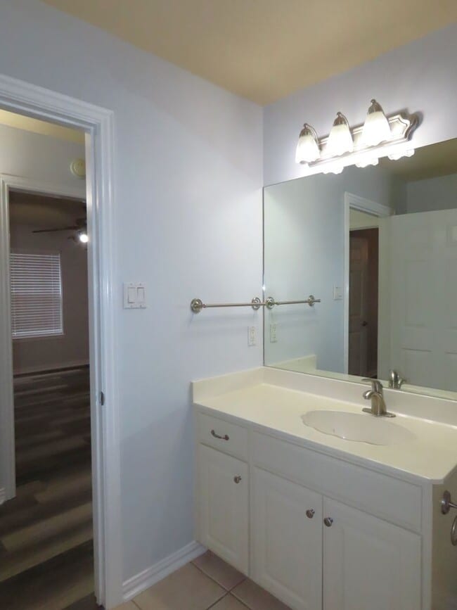 Building Photo - Coming Soon!! South Tyler, Stunning 4 Bedroom. 3.5 Downstairs Master Suite!!