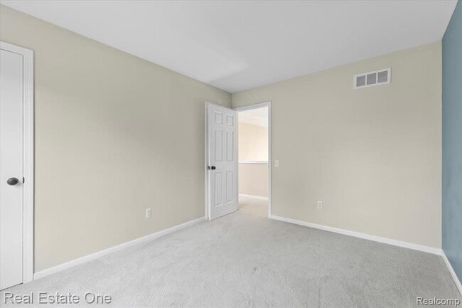 Building Photo - 1568 Grandview Dr