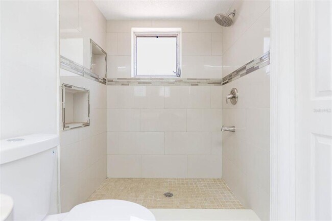 Building Photo - 8253 Redfield Dr