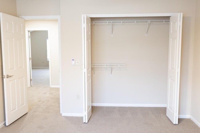 Building Photo - 5008 Stratford Pine Ln