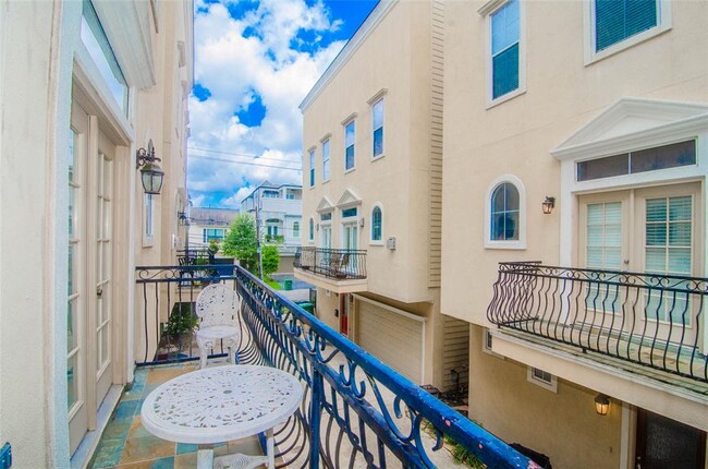 Primary Photo - 1504 Birdsall St