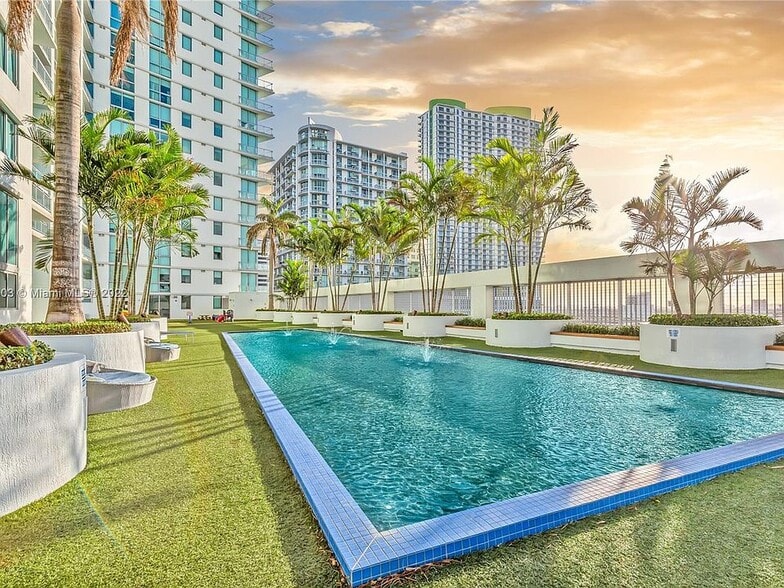 Building Photo - 92 SW 3rd St