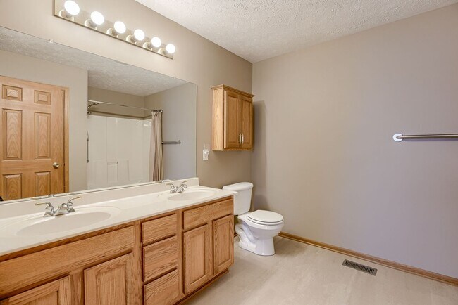 Building Photo - Spacious 4 Bedroom In Gretna!!