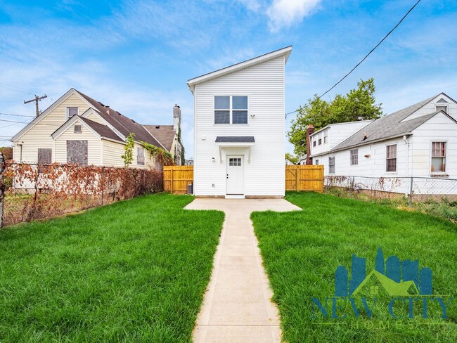 Building Photo - Recently Built 2 Bedroom 2 1/2 Bathroom Single Family Home in South Columbus!