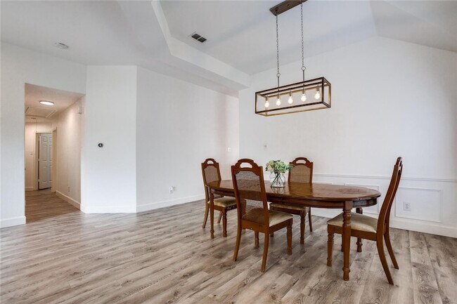 Building Photo - 3306 Ashleaf Dr