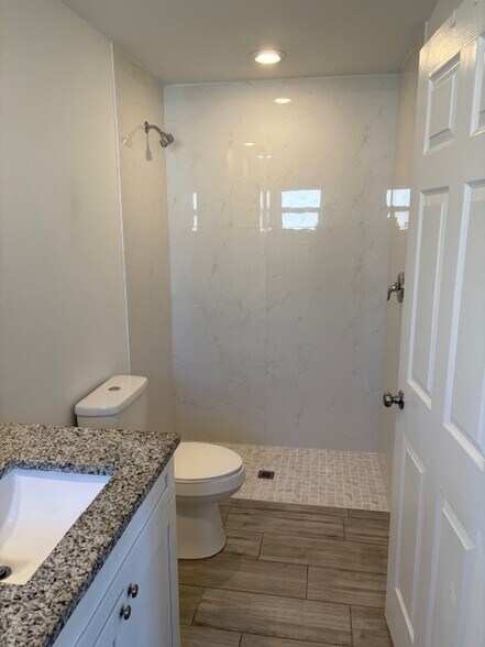 Building Photo - 524 SW 8th Pl