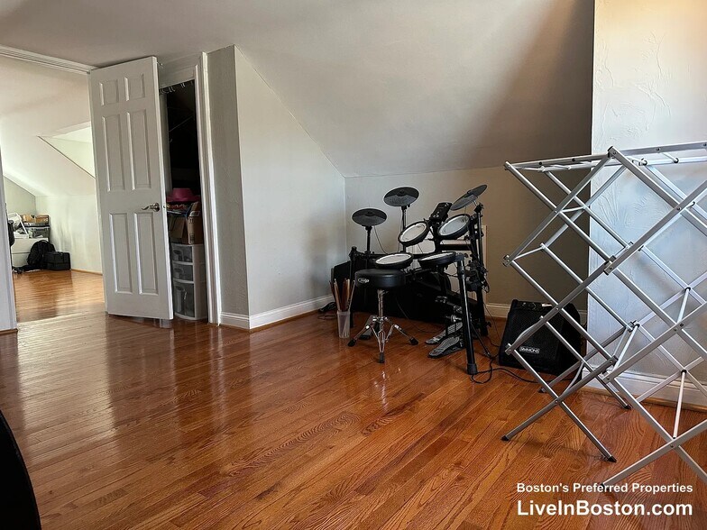 Building Photo - 331 Faneuil St