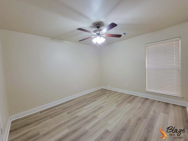 Building Photo - PRE LEASING 3 Bed 2 Bath Heritage Hills Beauty