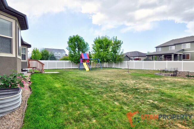 Building Photo - 6332 Spray Lake Dr
