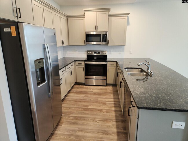 Building Photo - 1401 Ardennes Dr