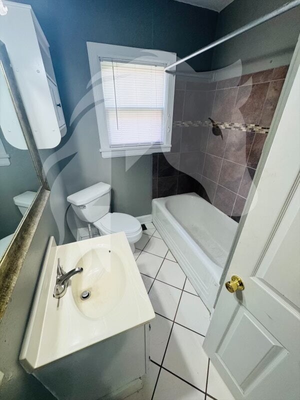 Building Photo - "Charming 2-Bedroom Haven on Main Street"