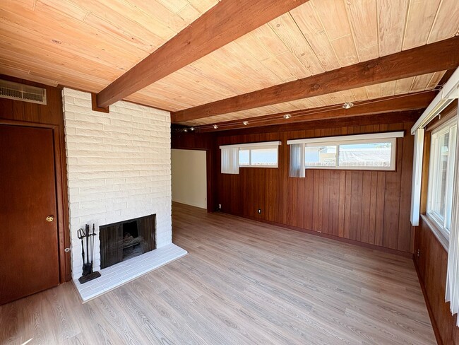 Building Photo - Single Story Home In The Heart of Clairemont
