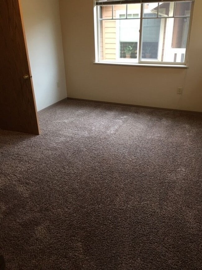 Building Photo - Large Campus area 4 Bed House includes W, S, G, storage unit & much more!