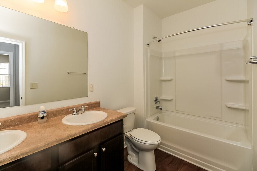 Building Photo - 141 Ivey Meadow Dr