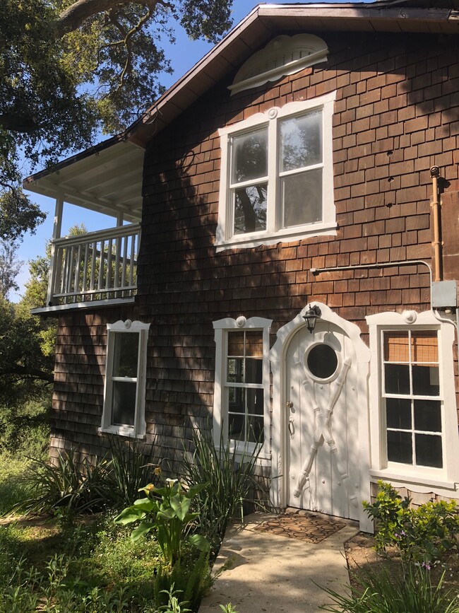 Building Photo - 1279 Oakwood Dr