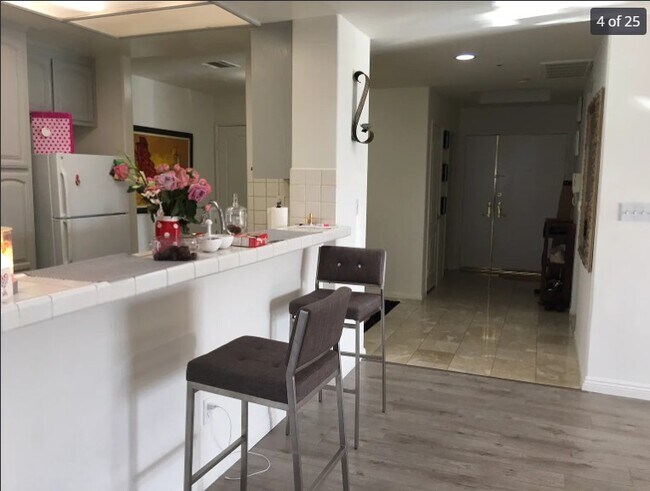 Building Photo - 5219 Newcastle Ave