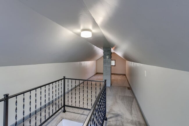 Building Photo - Great Location Close To Aksarben Village!!