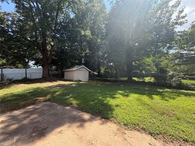 Building Photo - 1633 Slate Rd