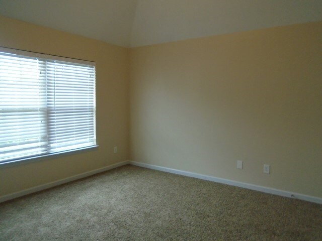 Building Photo - 381 Plymstock Dr