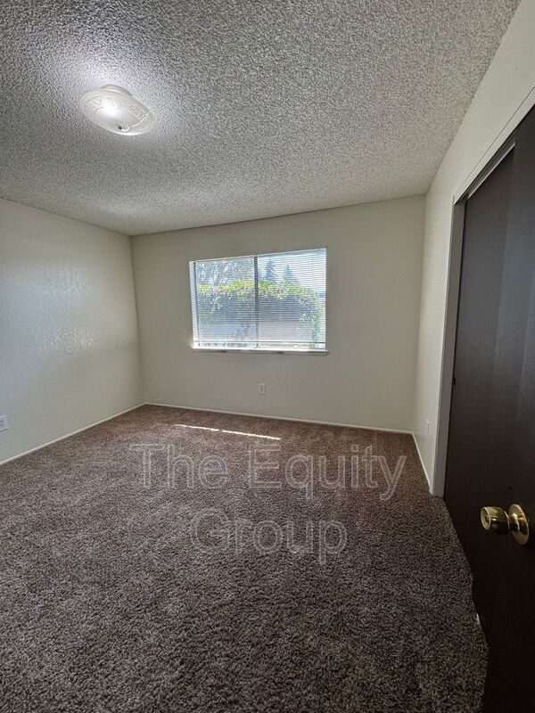 Building Photo - 3533 S County Center Dr