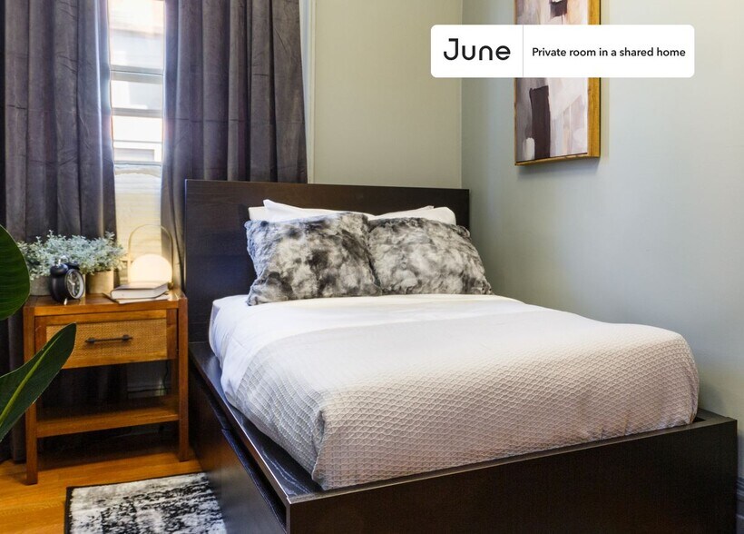 Primary Photo - Room in Shared 4 bed/1 bath home