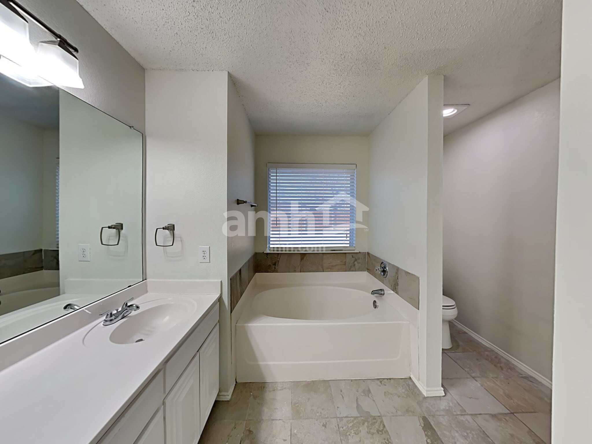 Building Photo - 225 Willow Creek Dr