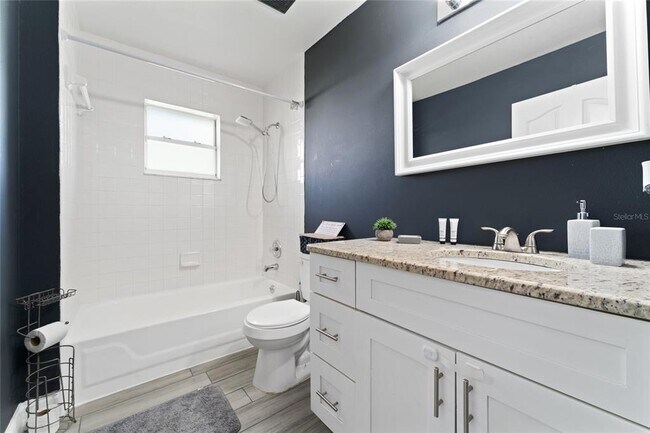 Building Photo - 5565 Loma Vista Loop