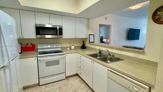 Building Photo - 17375 Collins Ave