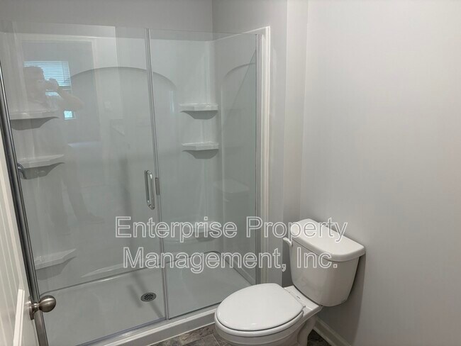 Building Photo - 385 Windemere Lp