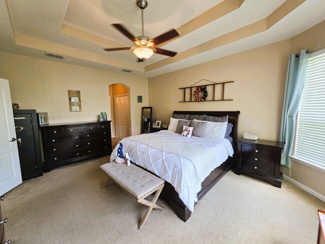 Building Photo - Large Home On Cul-De-Sac!