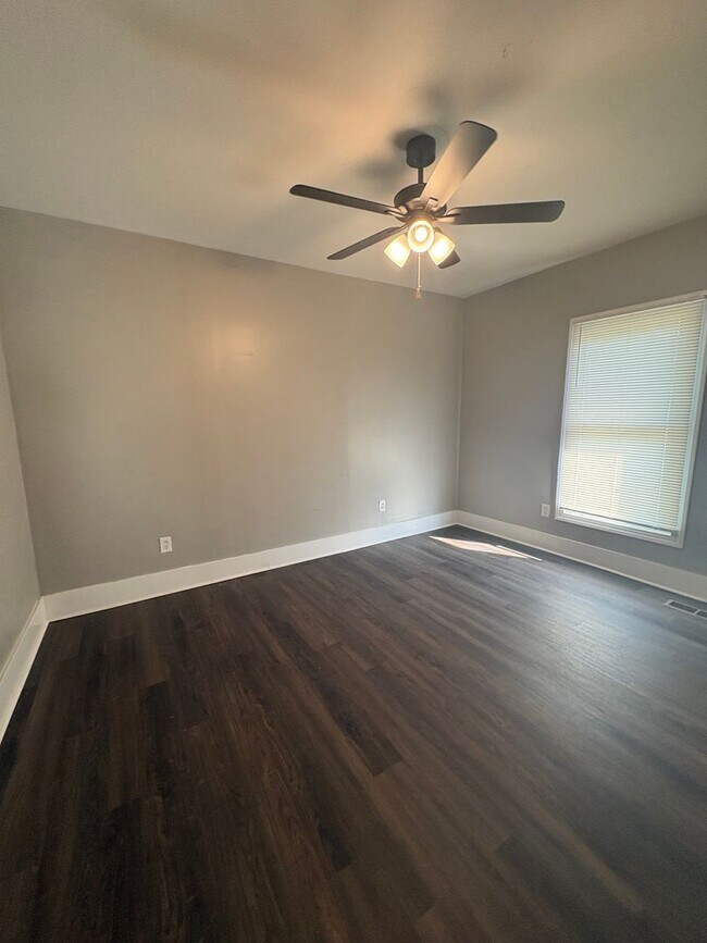 Building Photo - A charming 3-bedroom, 2 bath House