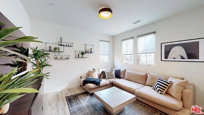 Building Photo - 20607 W Chestnut Cir