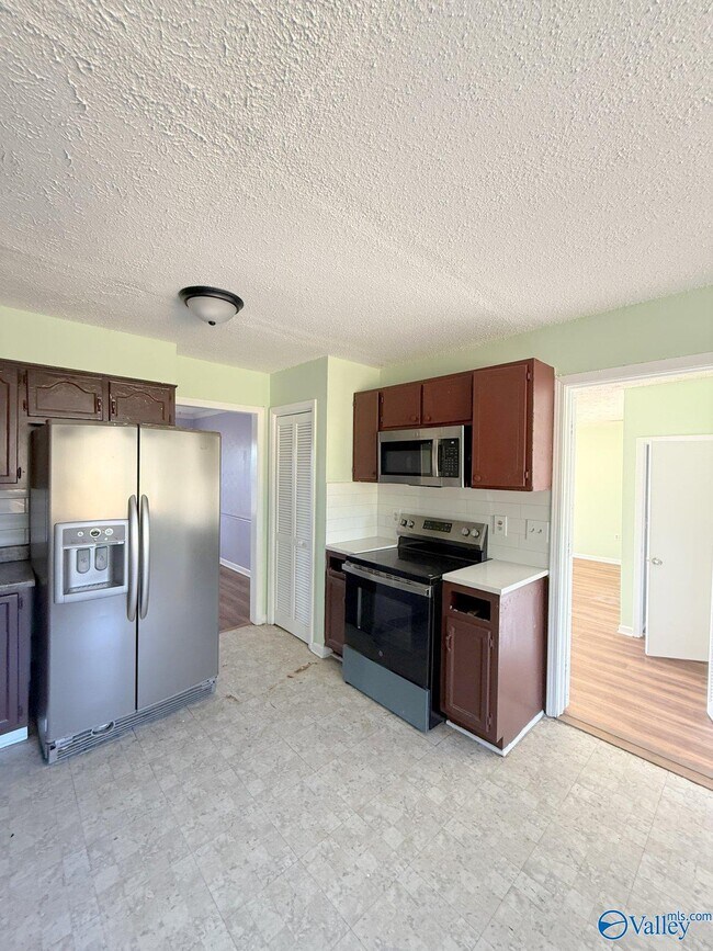 Building Photo - 158 Lewis Ln