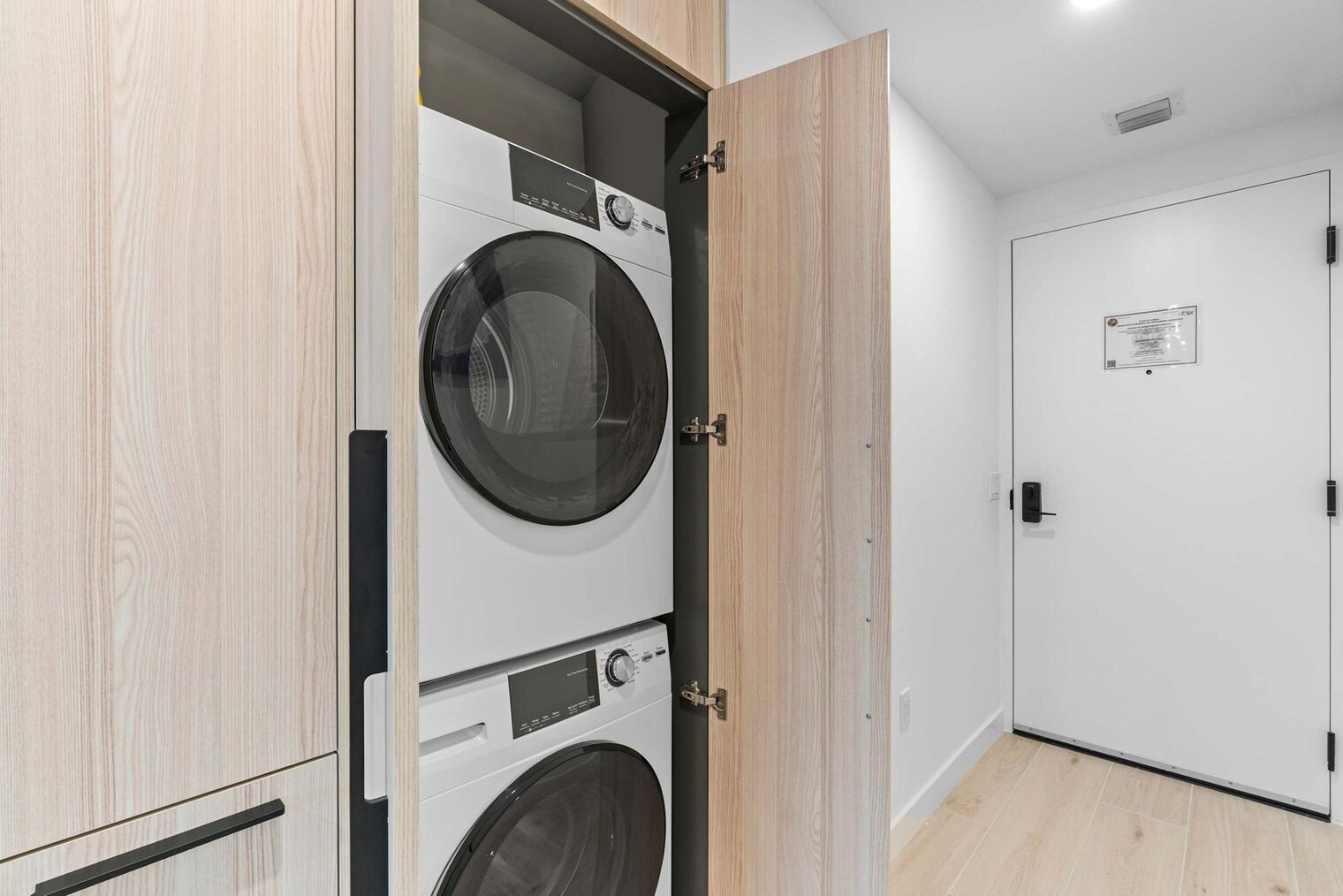 Building Photo - 225 N Miami Ave