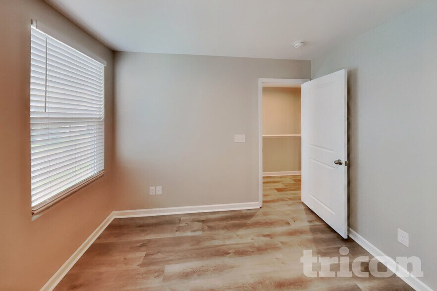 Building Photo - 2412 Solomon Ln