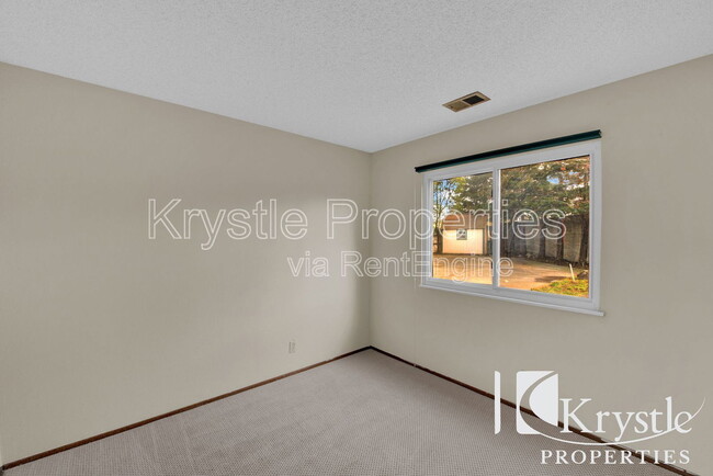 Building Photo - 180 Obsidian Ct